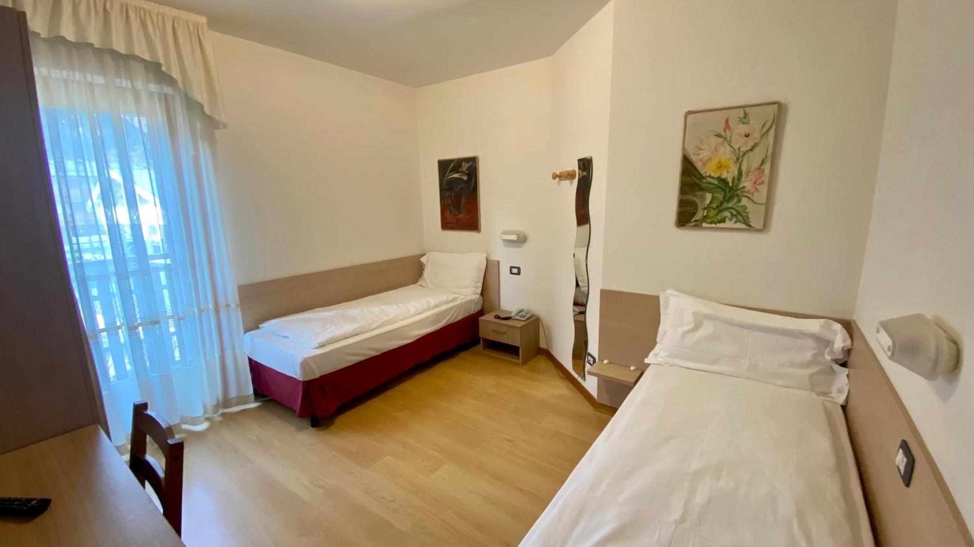 Casteluce Hotel Funivie Pinzolo Eksteriør bilde