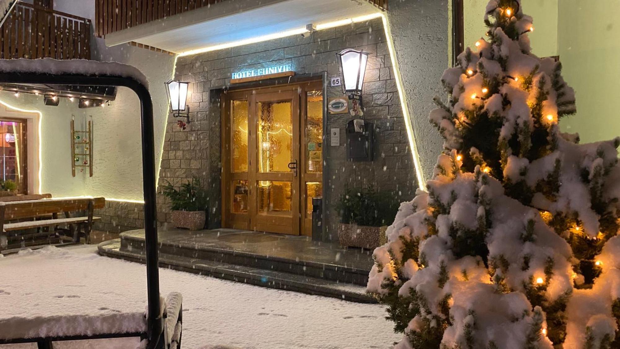 Casteluce Hotel Funivie Pinzolo Eksteriør bilde