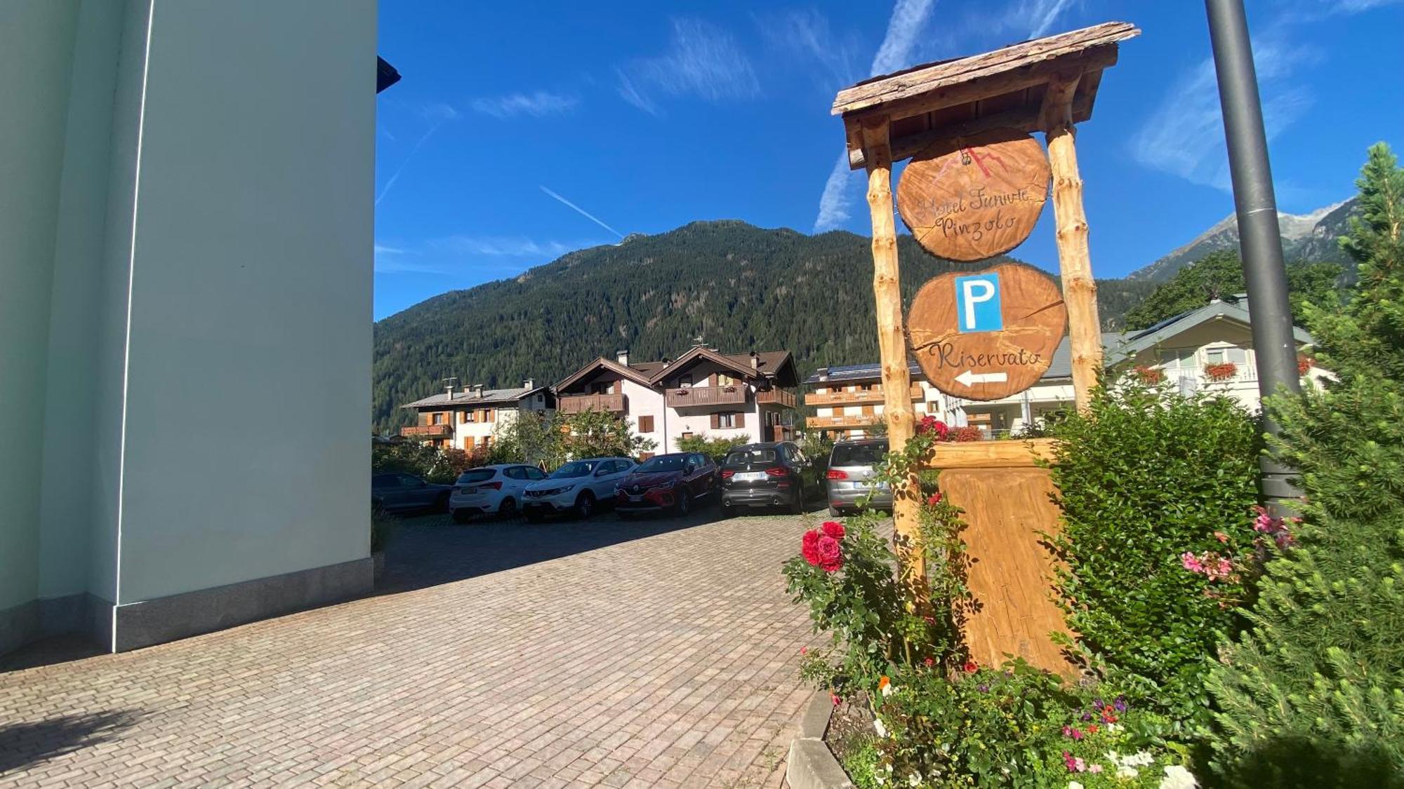 Casteluce Hotel Funivie Pinzolo Eksteriør bilde