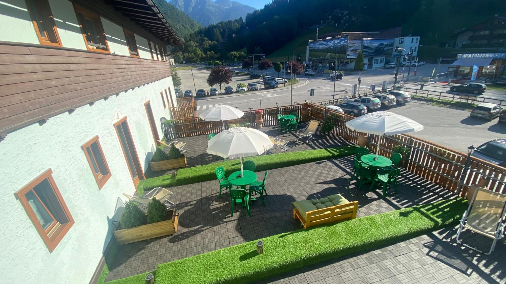 Casteluce Hotel Funivie Pinzolo Eksteriør bilde