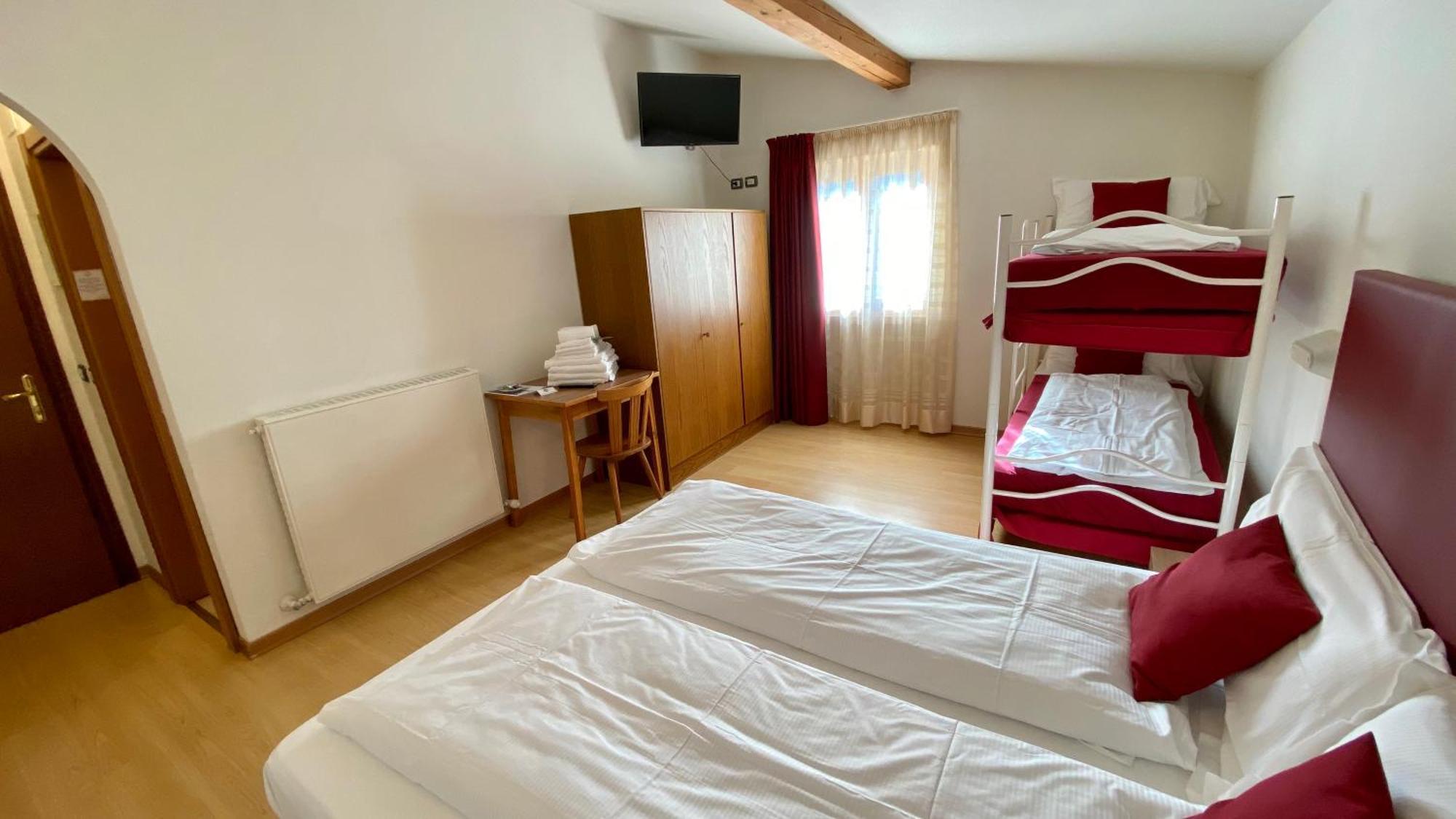 Casteluce Hotel Funivie Pinzolo Eksteriør bilde